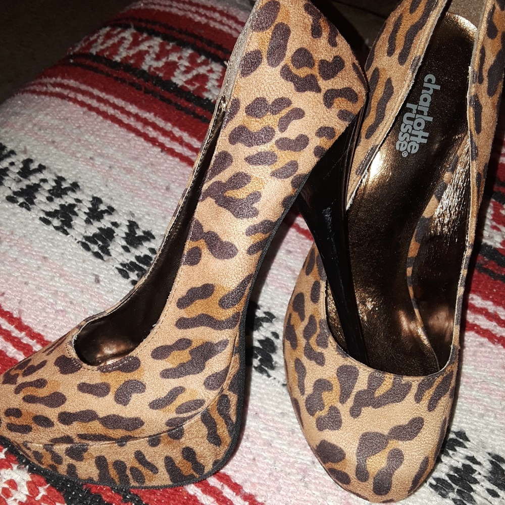 Charlotte Russe NWOT platform pump Sz 7